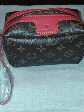 LV WRISTLET